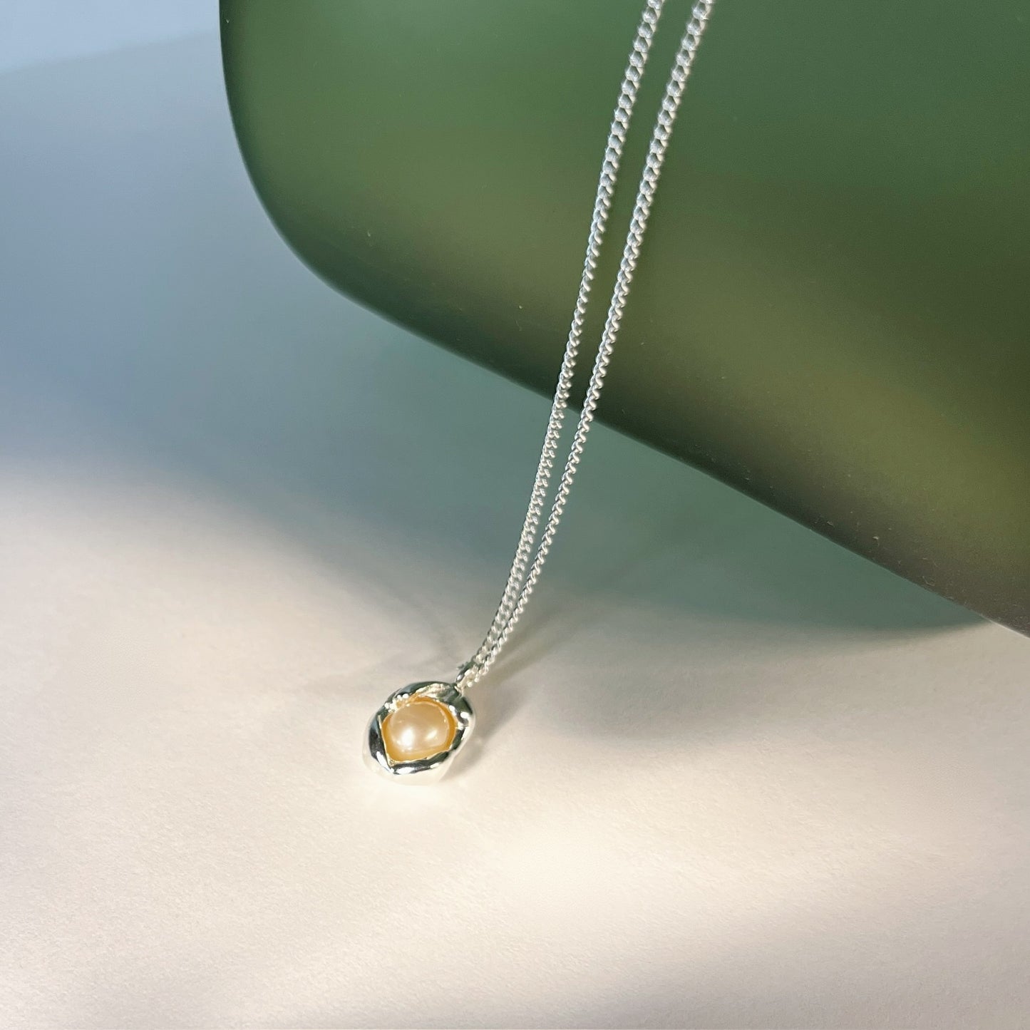 Le collier de sculpture de perles
