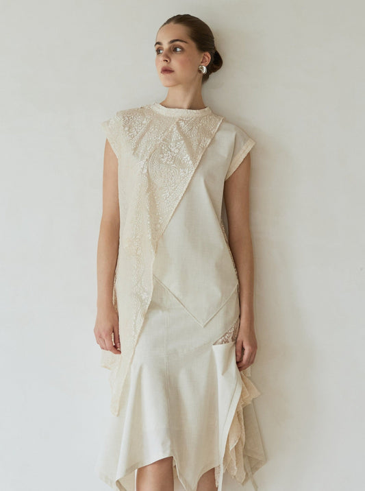 Le haut sans manches long en dentelle