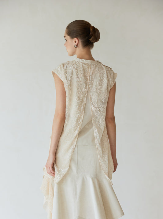 Le haut sans manches long en dentelle