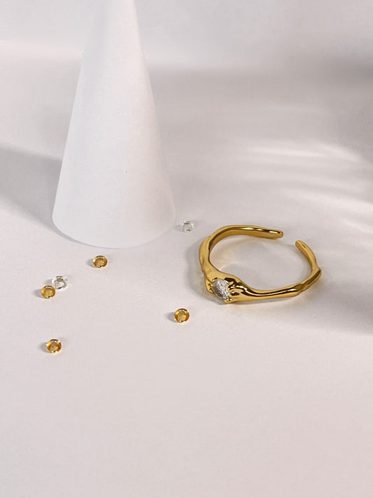 La bague en zircon singulier