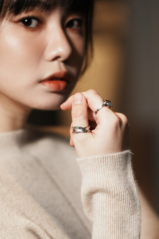 La bague terrain en zircone