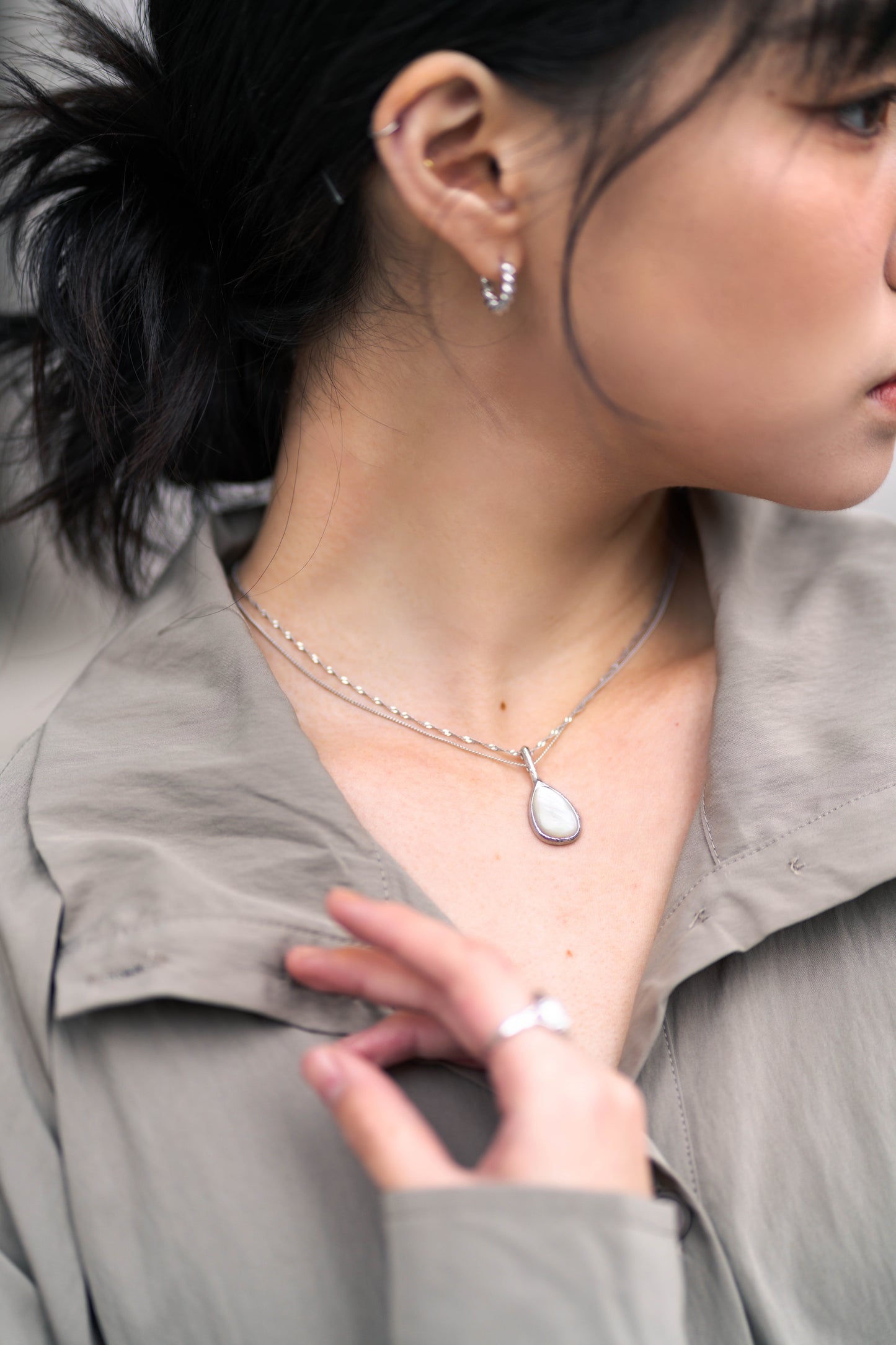 Le collier gouttelettes luminescentes